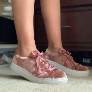 EUC Madden Girl Velvet Platform Sneakers